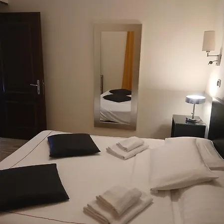 Stefano House Fontana Di Trevi * Rom