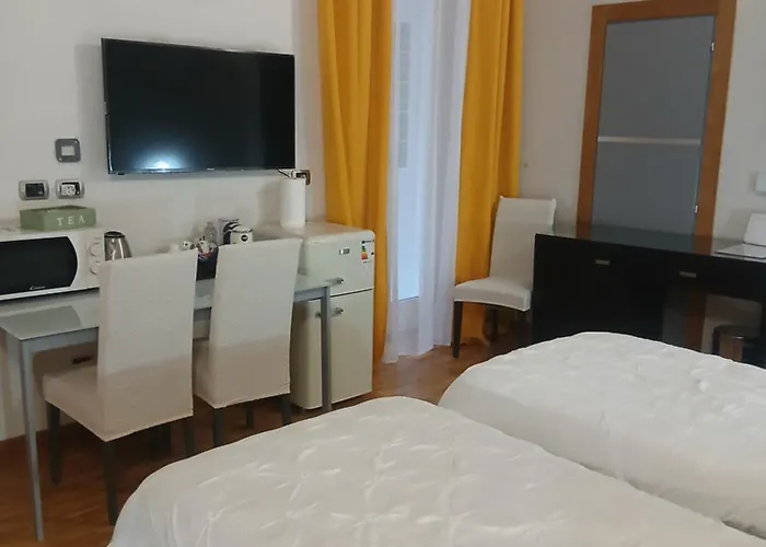 Stefano House Fontana Di Trevi * Rom